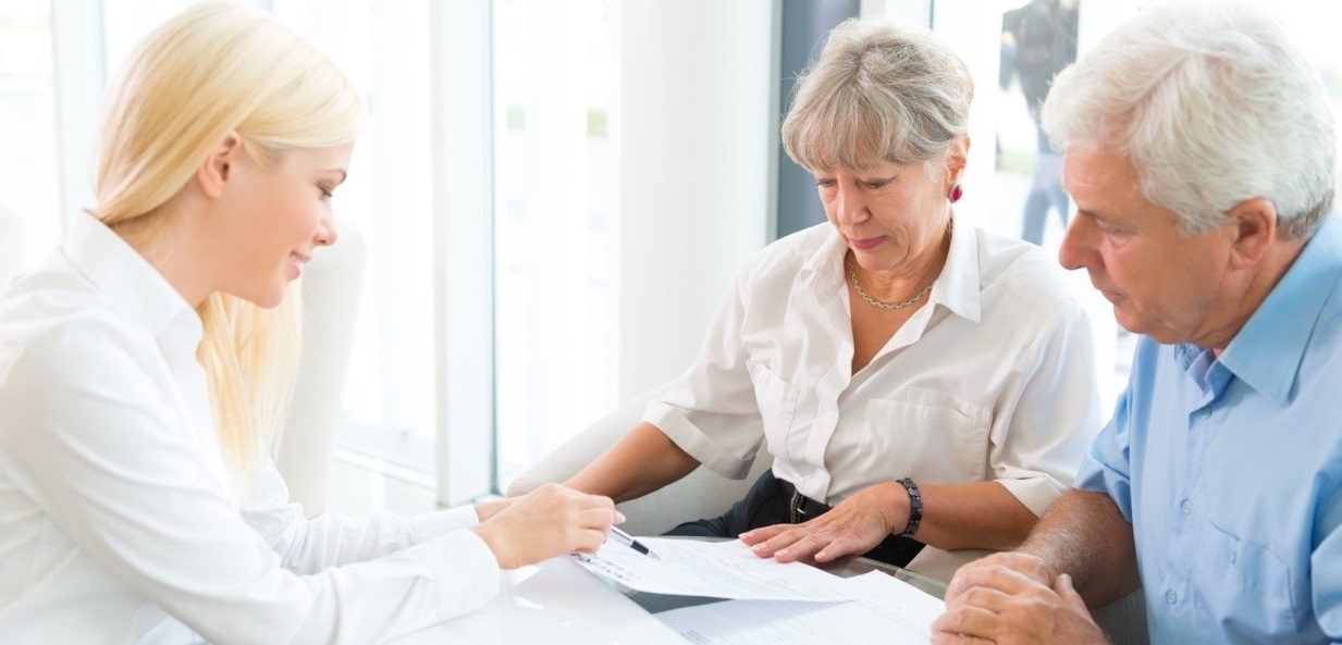 couple registering for insurance